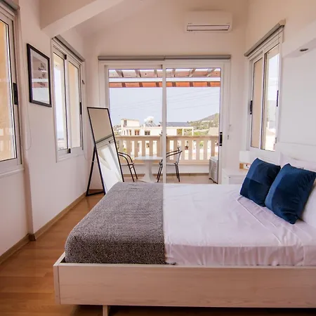 فيلة Phaedrus Living: Beachfront Mare