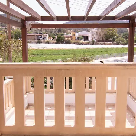 Phaedrus Living: Beachfront Mare *